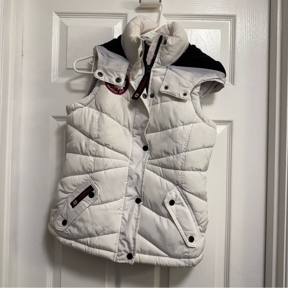 Women’s Canada Weather Gear Well Loved Vest - Picture 1 of 3